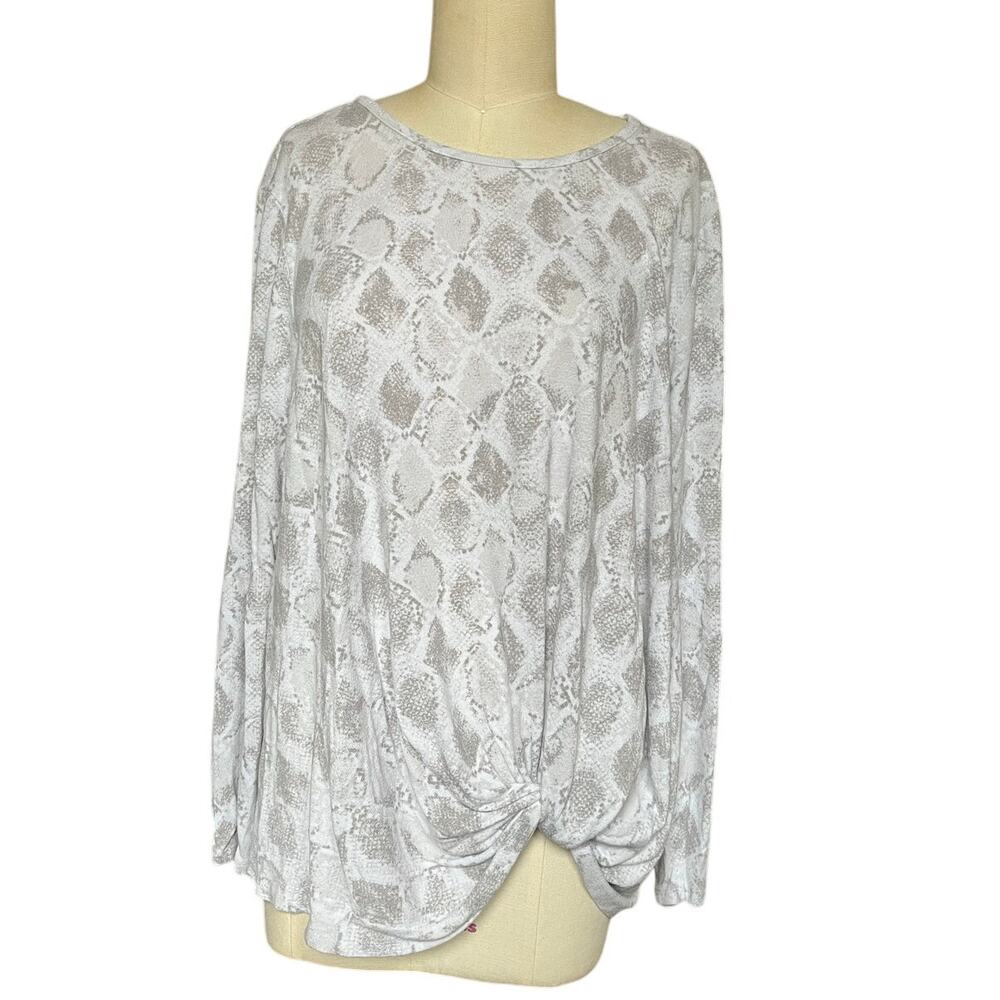 Bobeau Plus Size 1X Gray White Snake Print Knot Front Casual Top Blouse $58